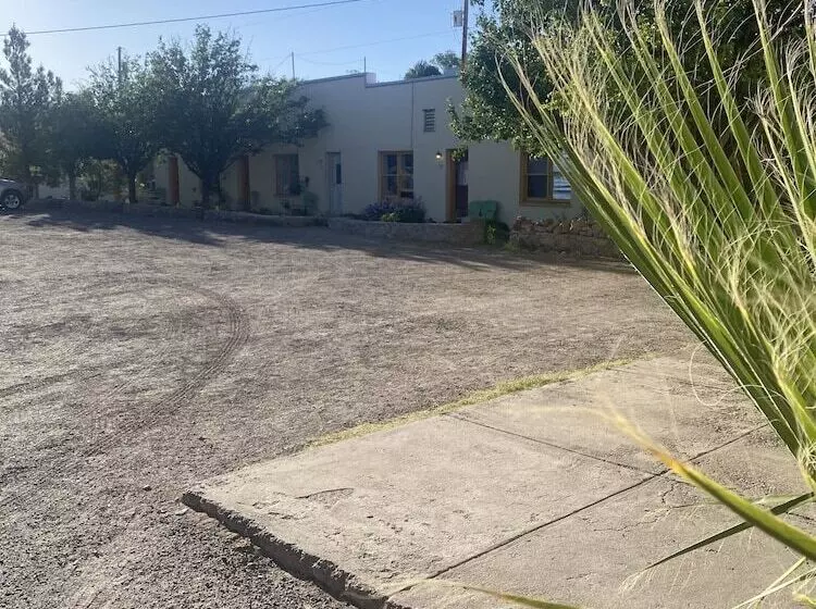 Motelli Charles Hotsprings