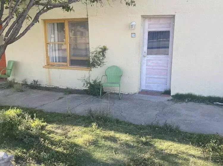 Motelli Charles Hotsprings