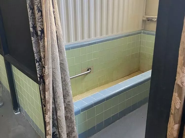 Motelli Charles Hotsprings