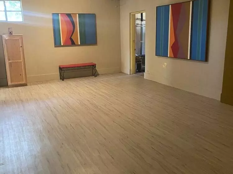 Motelli Charles Hotsprings