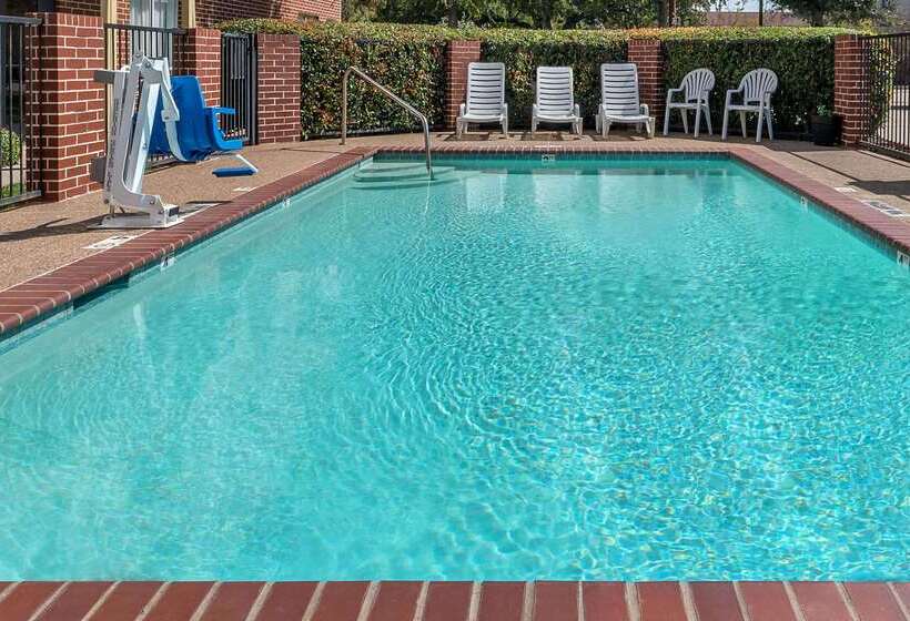 בית מלון כפרי Days Inn & Suites By Wyndham Dallas