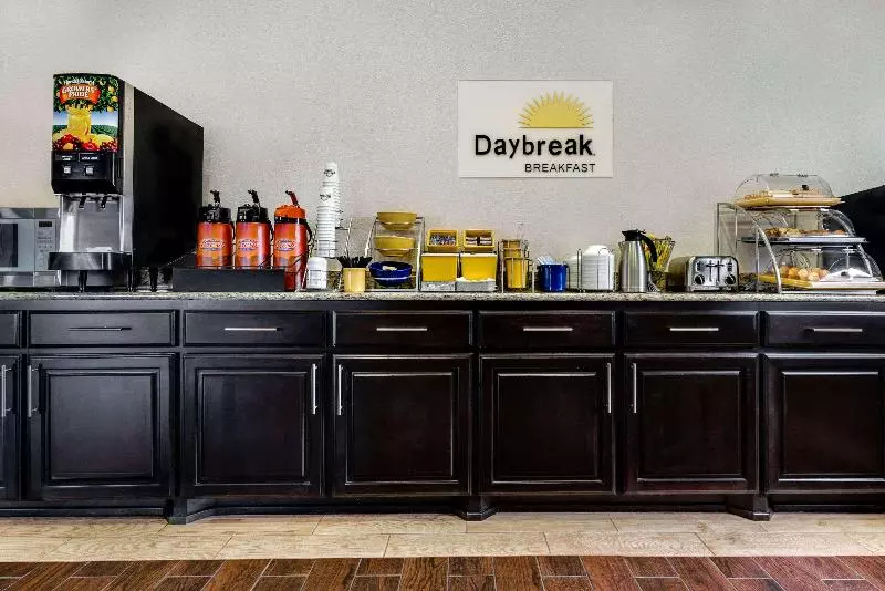 Hotel Days Inn & Suites By Wyndham Dallas