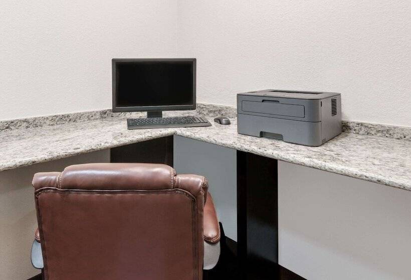 בית מלון כפרי Days Inn & Suites By Wyndham Dallas