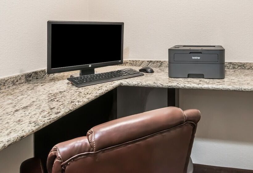 בית מלון כפרי Days Inn & Suites By Wyndham Dallas