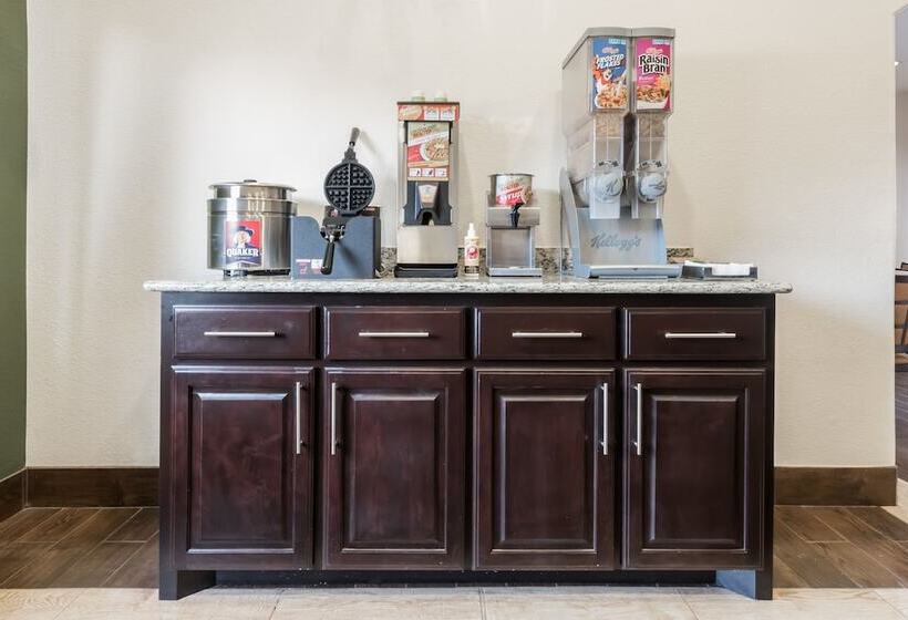 בית מלון כפרי Days Inn & Suites By Wyndham Dallas