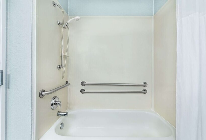 בית מלון כפרי Days Inn & Suites By Wyndham Dallas