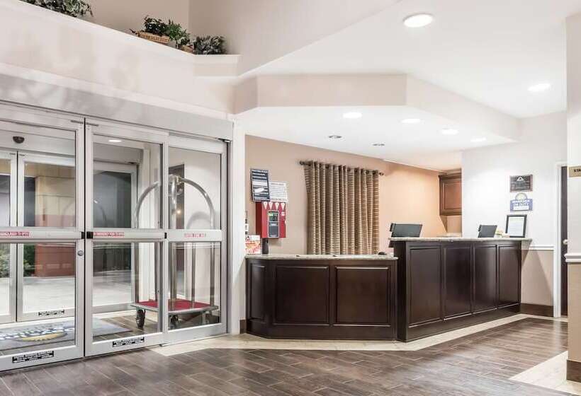 בית מלון כפרי Days Inn & Suites By Wyndham Dallas