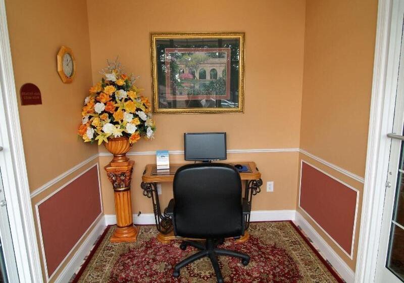 בית מלון כפרי Parkway Inn Philadelphia Airport