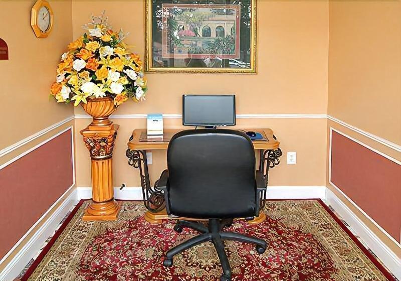 בית מלון כפרי Parkway Inn Philadelphia Airport