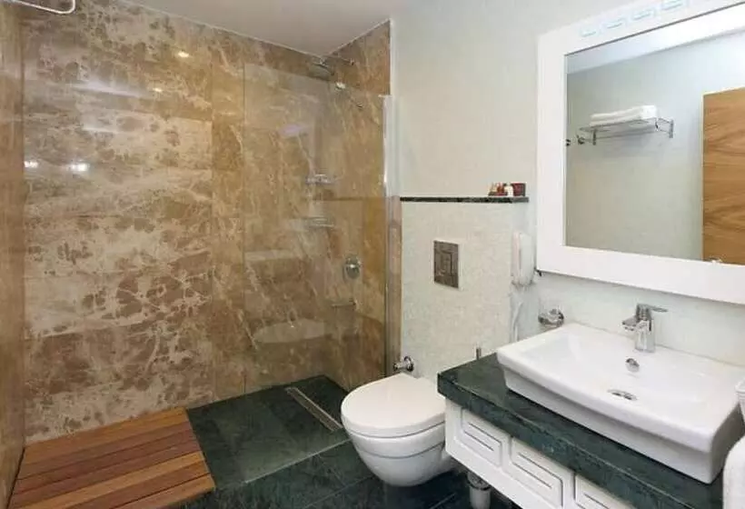 Отель Camelot Boutique