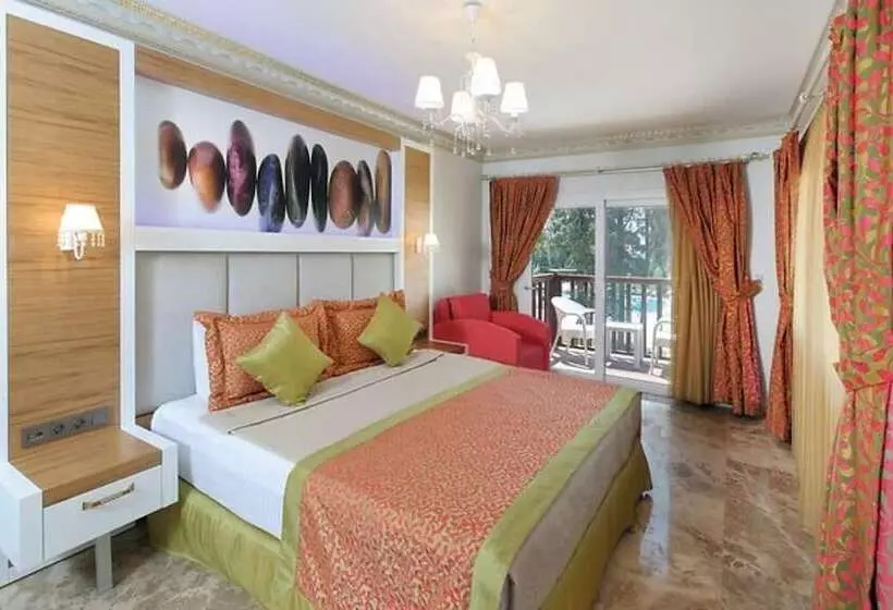 Отель Camelot Boutique