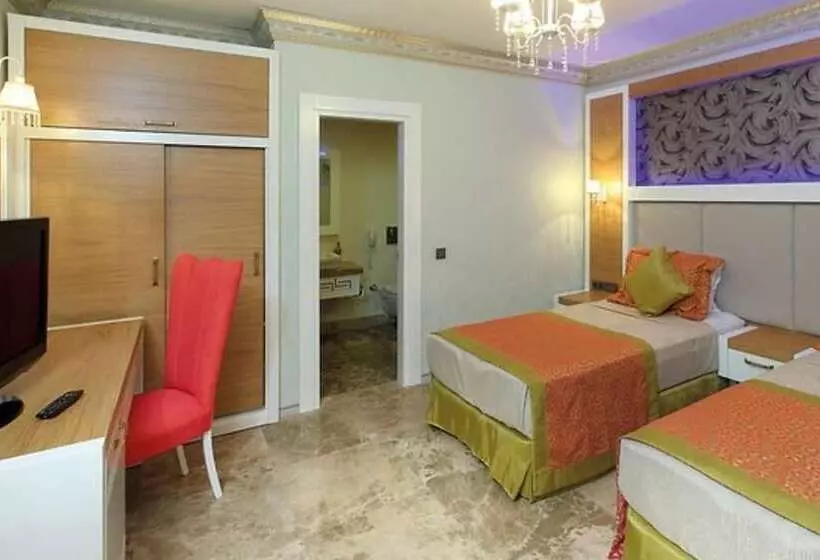 Отель Camelot Boutique