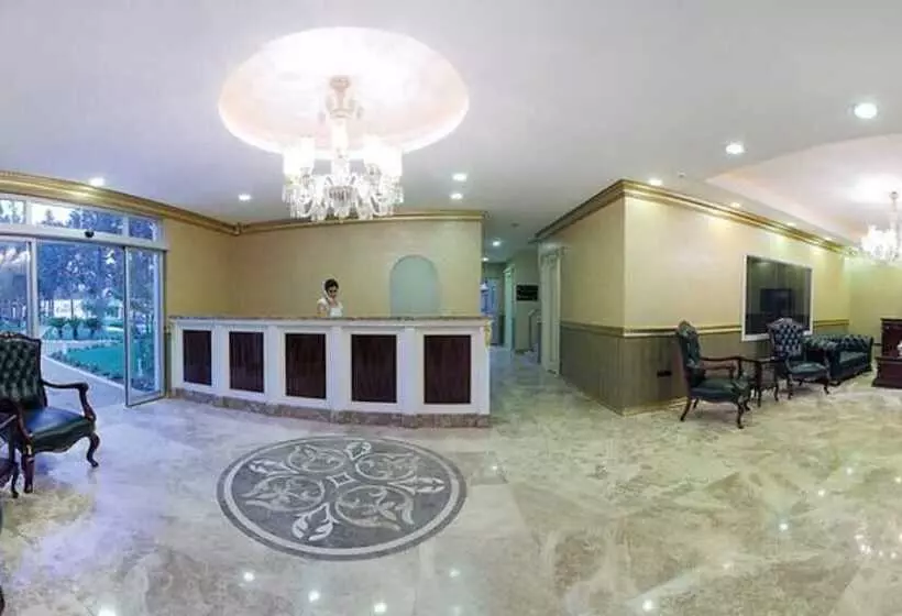 Отель Camelot Boutique