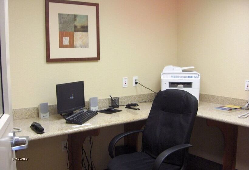 Отель Candlewood Suites Paducah, An Ihg