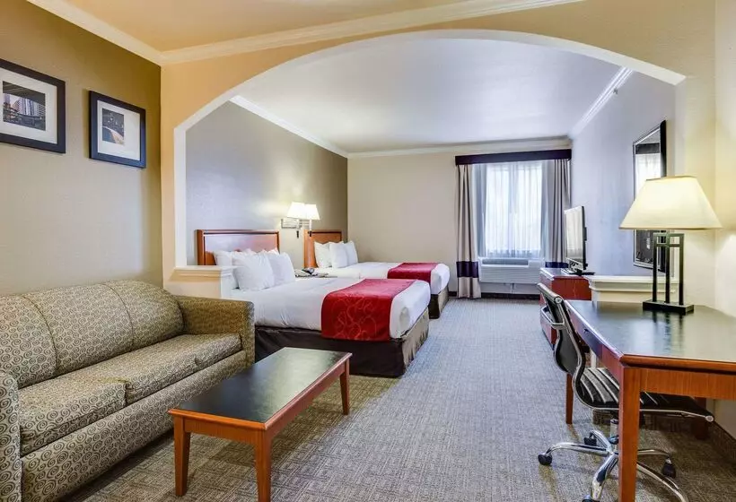 Hotelli Comfort Suites Deer Park Pasadena