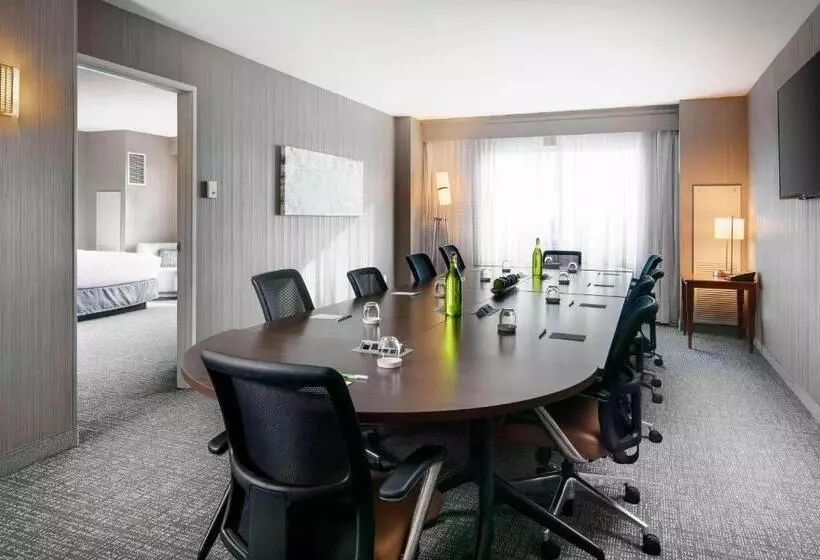 ホテル Courtyard Indianapolis Downtown