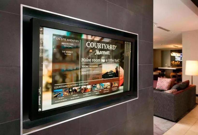 ホテル Courtyard Indianapolis Downtown