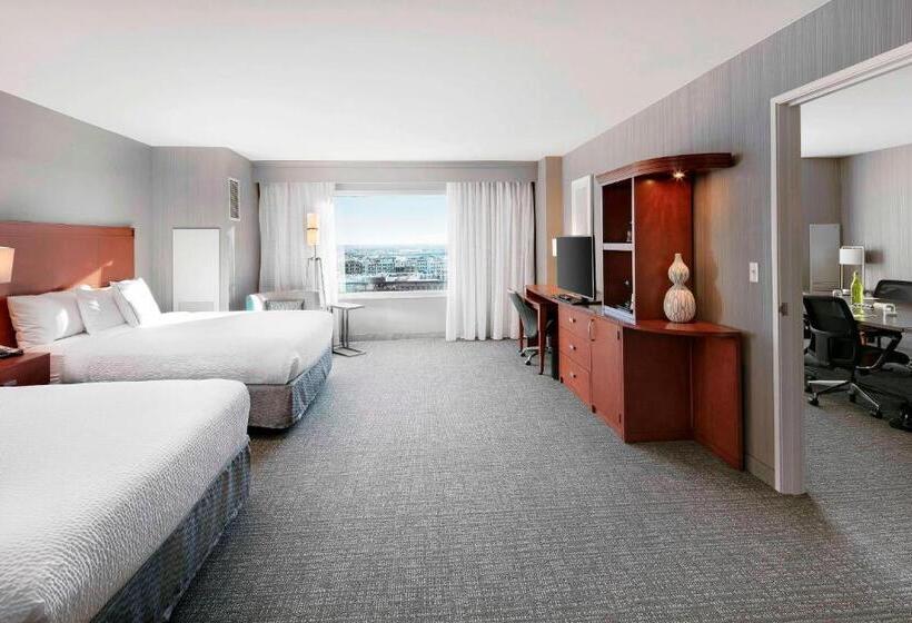 هتل Courtyard Indianapolis Downtown