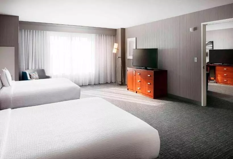 ホテル Courtyard Indianapolis Downtown