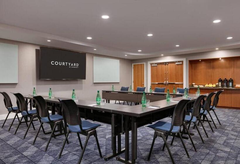 فندق Courtyard Lancaster