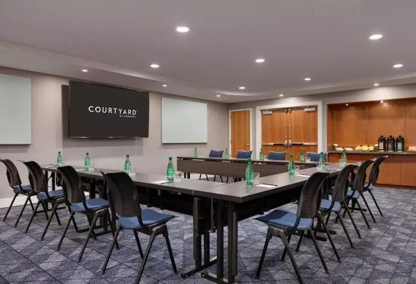 Otel Courtyard Lancaster