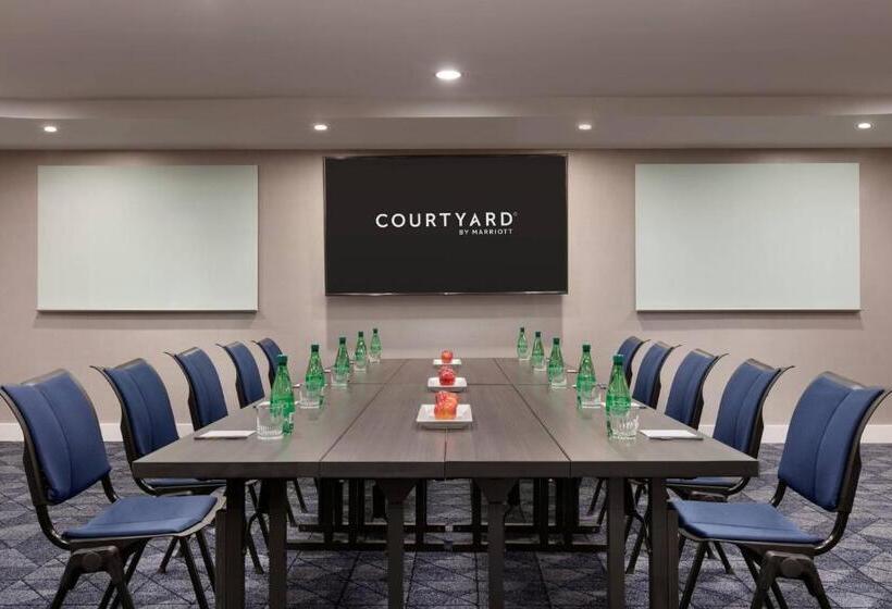فندق Courtyard Lancaster