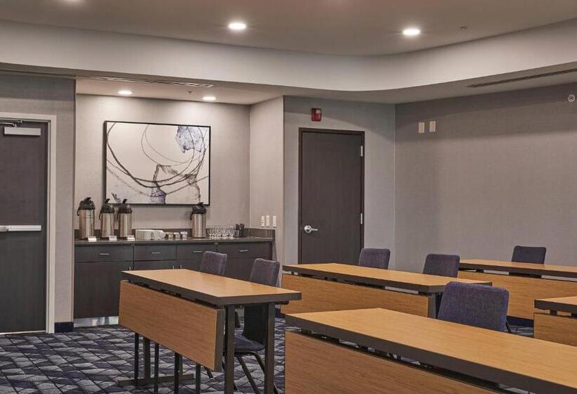 فندق Courtyard Medford Airport