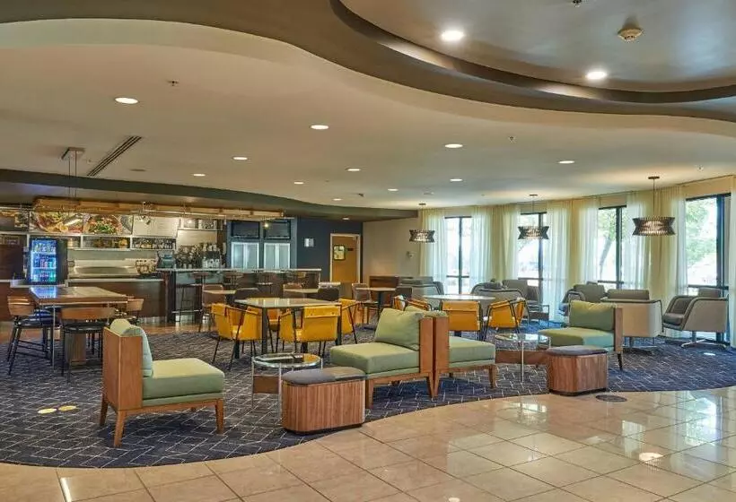 فندق Courtyard Medford Airport