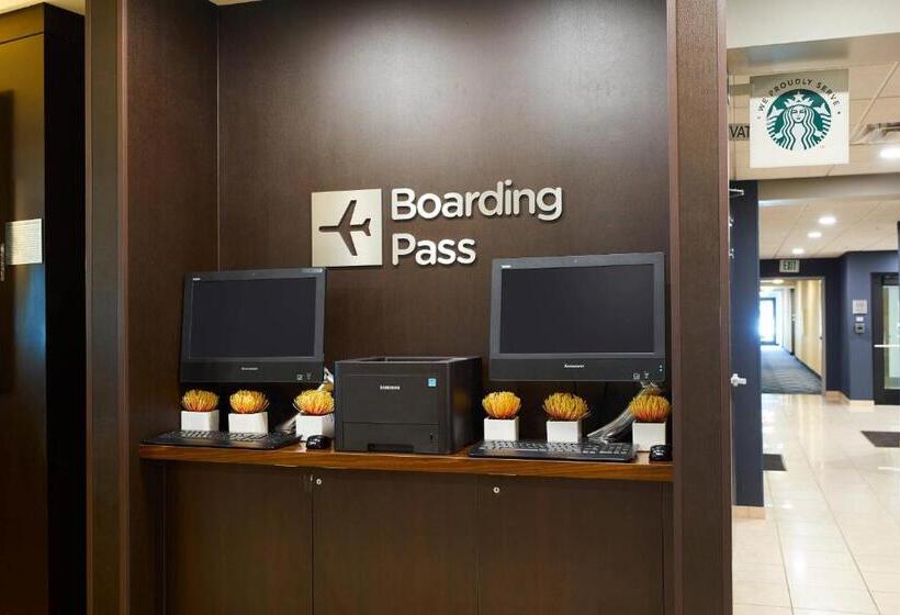 فندق Courtyard Medford Airport