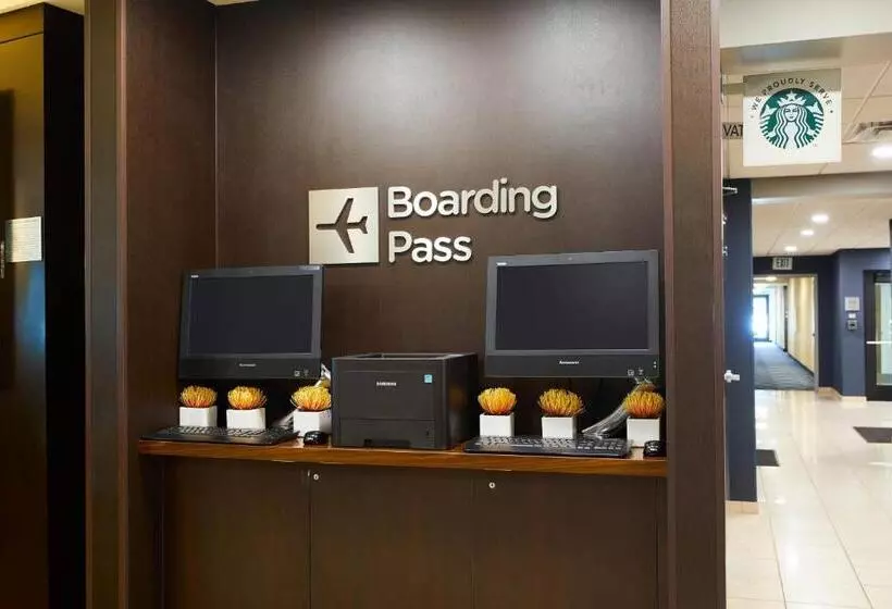 فندق Courtyard Medford Airport