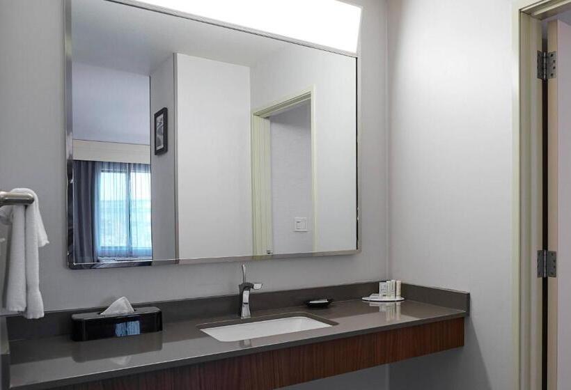 فندق Courtyard Medford Airport