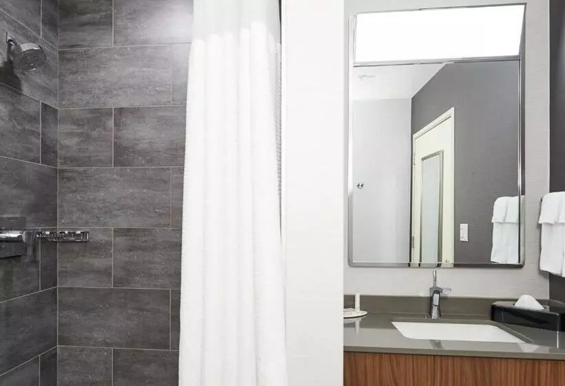 فندق Courtyard Medford Airport