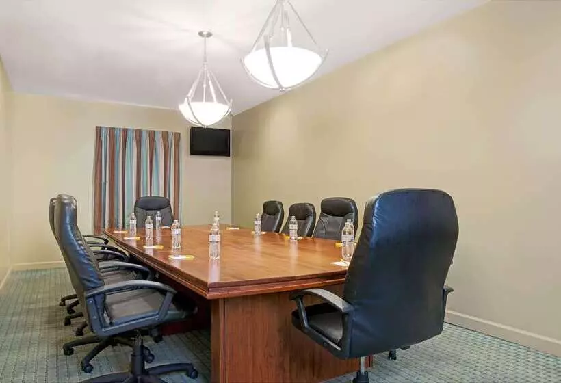 酒店 Days Inn By Wyndham Downtown St. Louis