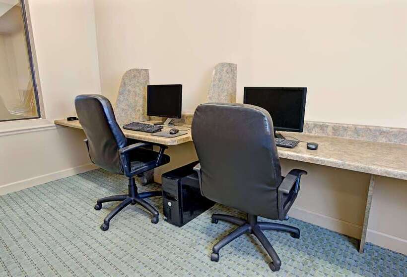 فندق Days Inn By Wyndham Downtown St. Louis