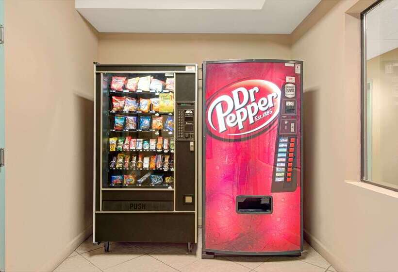 فندق Days Inn By Wyndham Downtown St. Louis