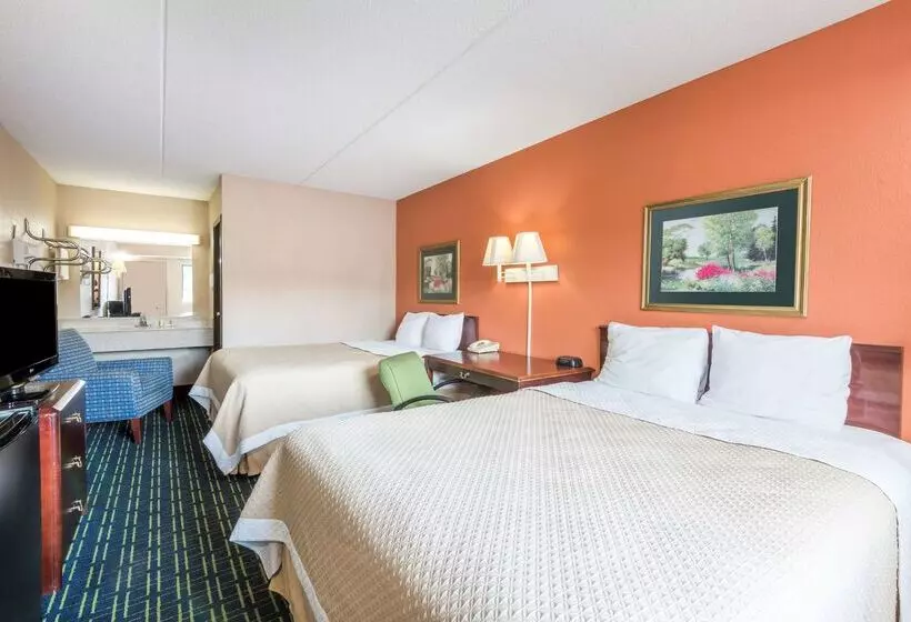 ホテル Days Inn By Wyndham Pittsburghharmarville