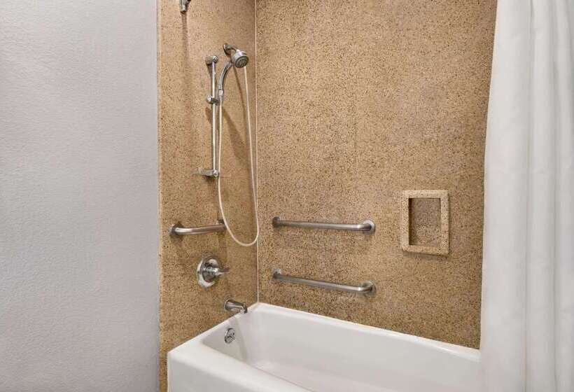 هتل Days Inn & Suites By Wyndham Houston Hobby Airport