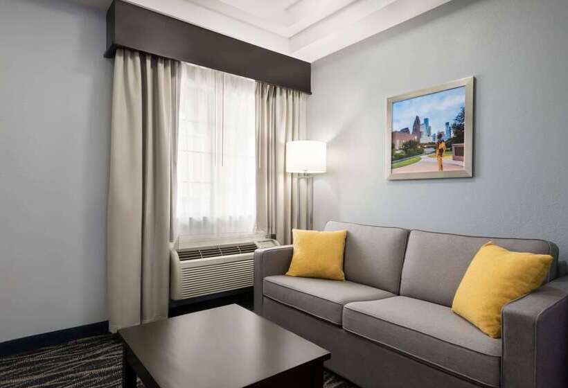 هتل Days Inn & Suites By Wyndham Houston Hobby Airport