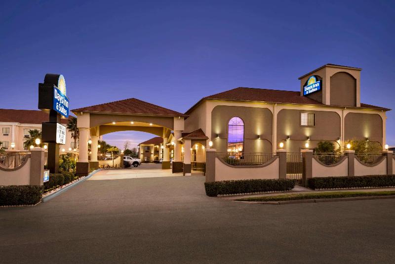 هتل Days Inn & Suites By Wyndham Houston Hobby Airport