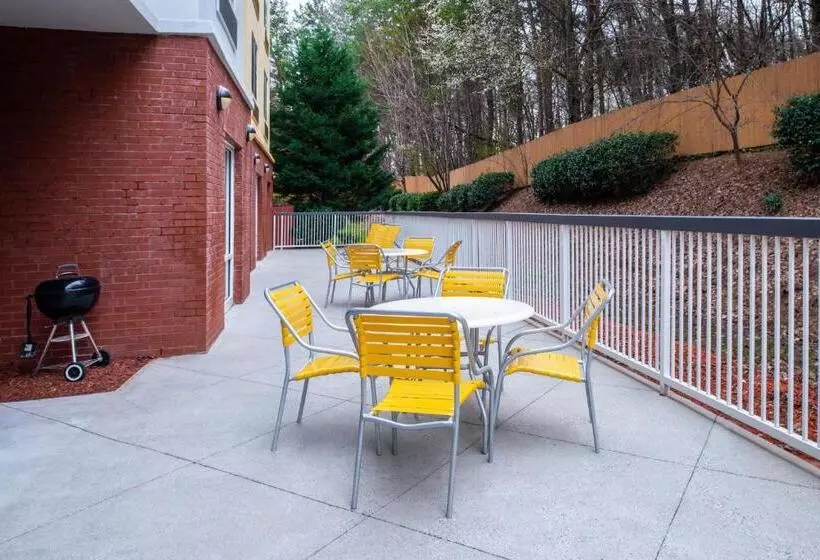 هتل Fairfield Inn & Suites Greensboro Wendover