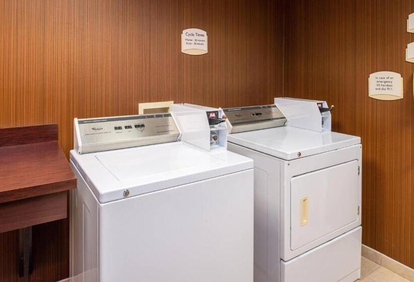 בית מלון כפרי Fairfield Inn & Suites Greensboro Wendover