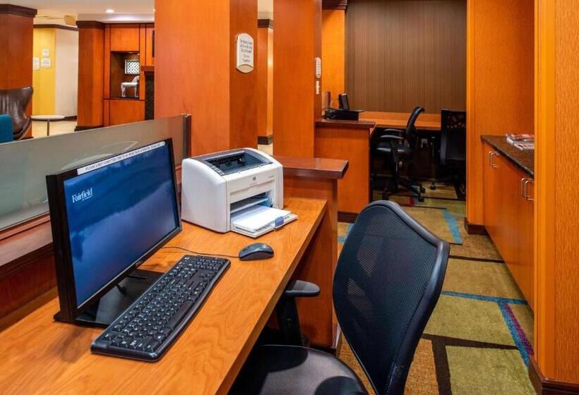 בית מלון כפרי Fairfield Inn & Suites Greensboro Wendover