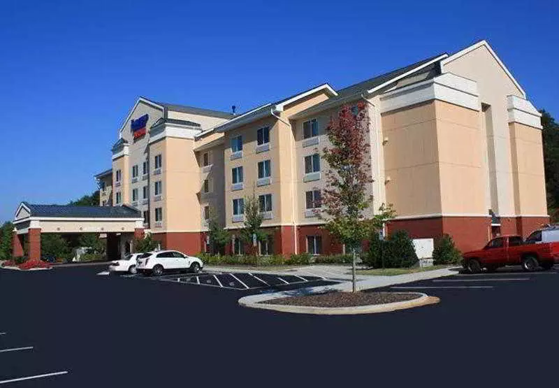هتل Fairfield Inn & Suites Greensboro Wendover