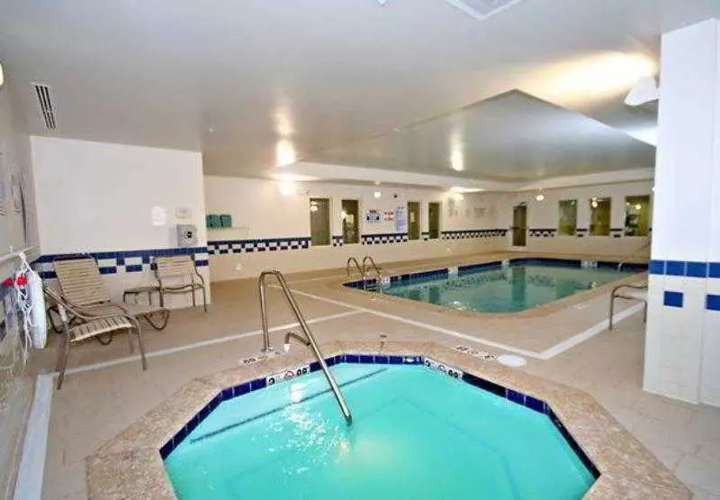 هتل Fairfield Inn & Suites Greensboro Wendover