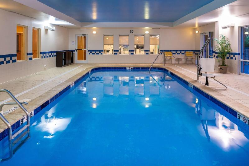 בית מלון כפרי Fairfield Inn & Suites Greensboro Wendover