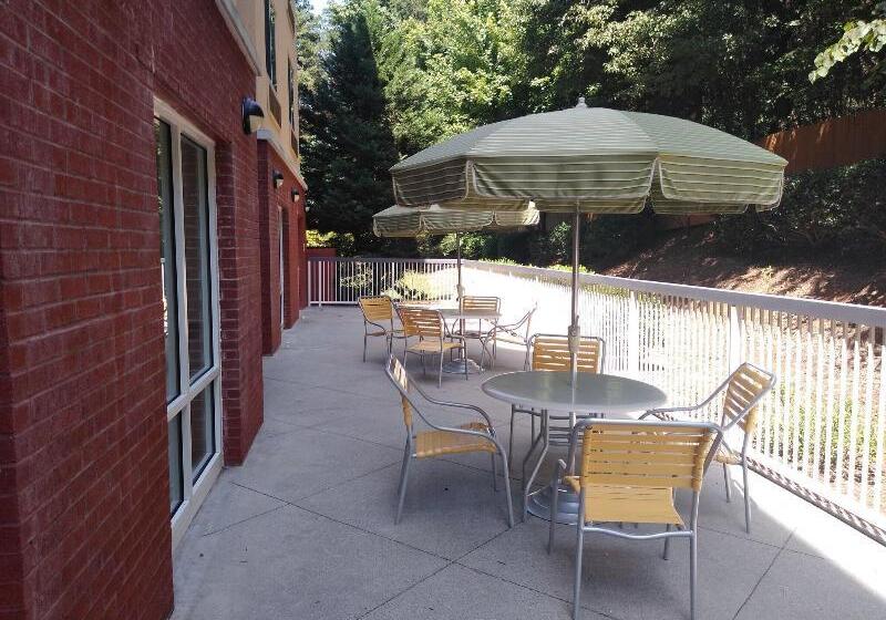 בית מלון כפרי Fairfield Inn & Suites Greensboro Wendover