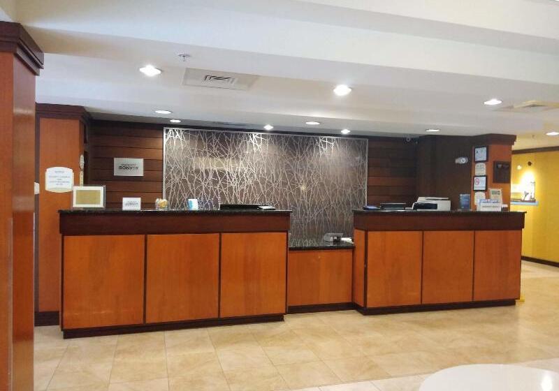 בית מלון כפרי Fairfield Inn & Suites Greensboro Wendover