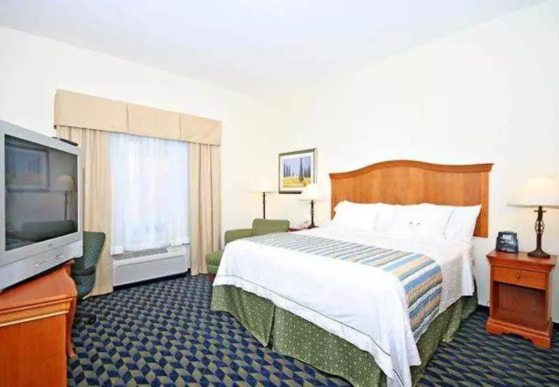 هتل Fairfield Inn & Suites Greensboro Wendover
