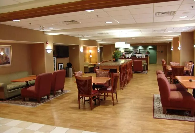 هتل Hampton Inn Garden City