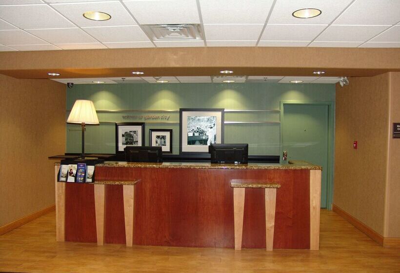 ホテル Hampton Inn Garden City